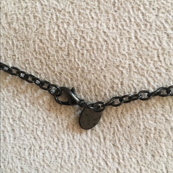 Cross necklace with skull and roses - Picture 5 of 5